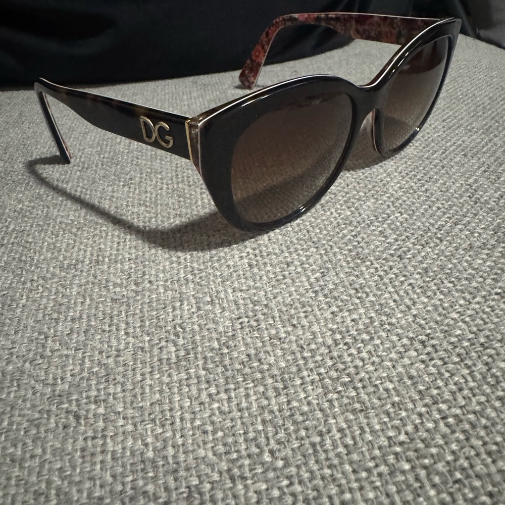 Women's Black Sunglasses